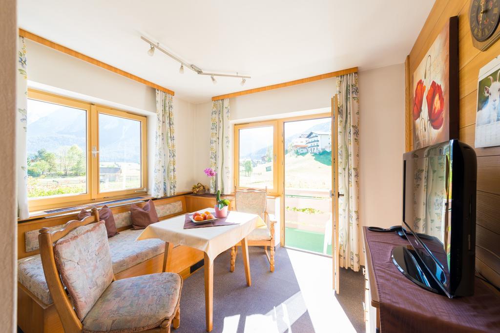 Haus Enzian Apartman Lermoos Szoba fotó