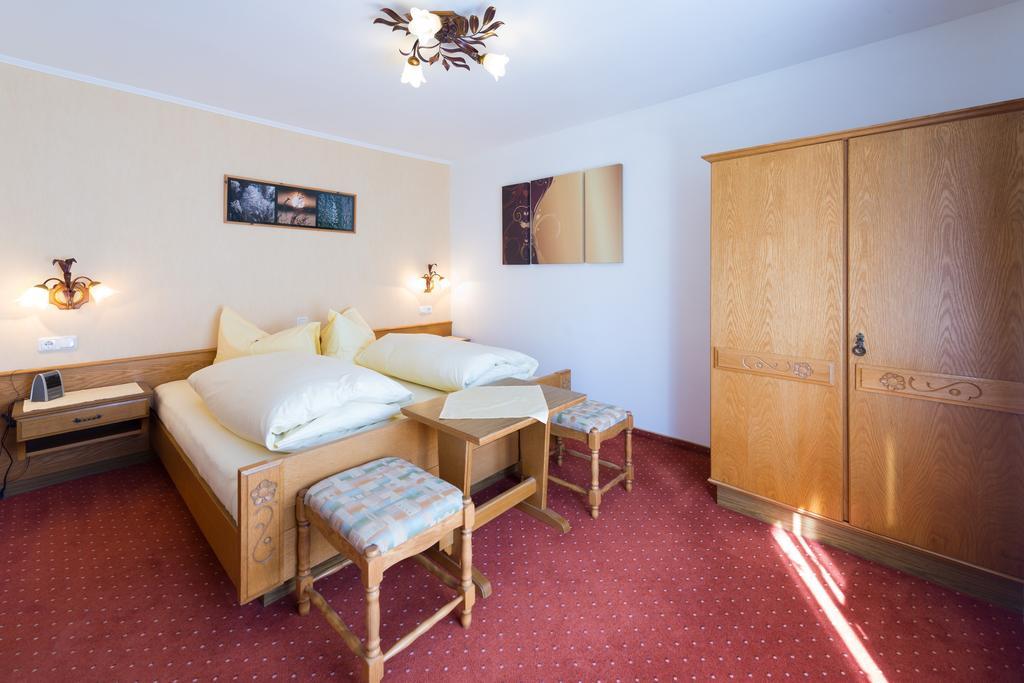 Haus Enzian Apartman Lermoos Szoba fotó
