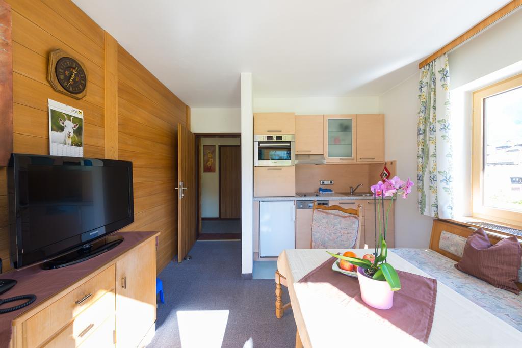 Haus Enzian Apartman Lermoos Szoba fotó