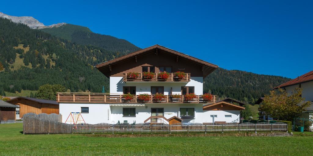 Haus Enzian Apartman Lermoos Kültér fotó